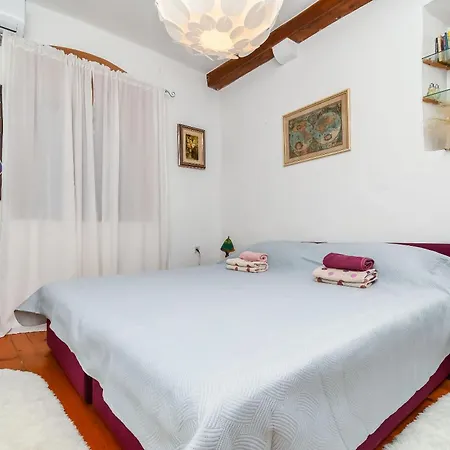 Biljana Gostinjska kuća 3*